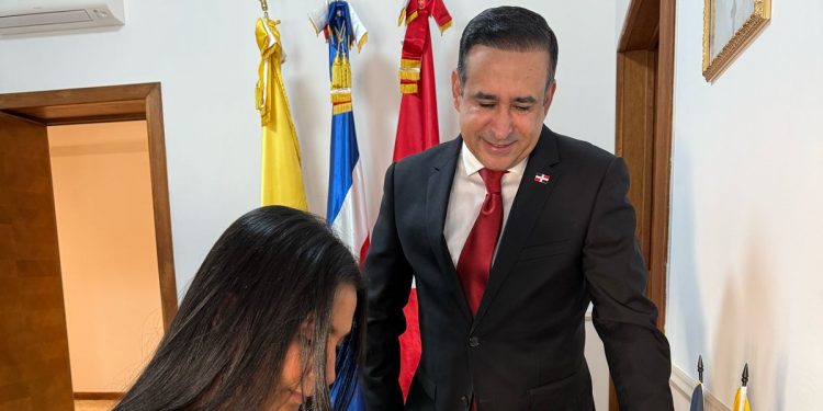 La soprano dominicana Nathalie Peña-Comas ilumina los jardines del Vaticano con su voz