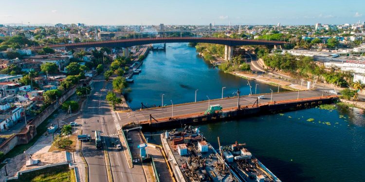 MOPC cerrará el Puente Flotante este sábado por dos horas para permitir el paso de embarcaciones