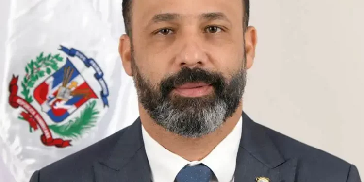 Diputado Robinson Santos propone elevar a 15 mil pesos la cobertura de medicamentos ambulatorios