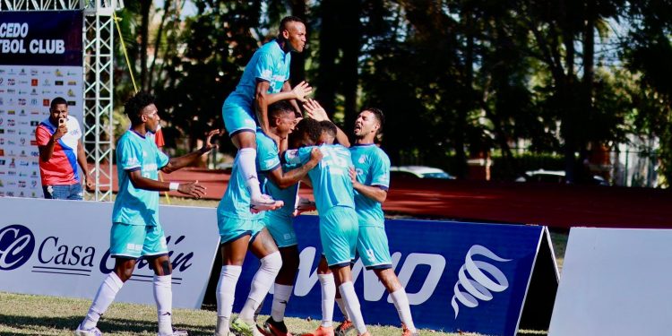 Empate que sabe a victoria para Salcedo FC ante Cibao en la LDF