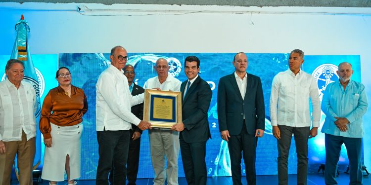 Wellington Arnaud destaca impacto del saneamiento del río Gurabo y reconoce a Andrés Burgos en el Día Mundial del Agua