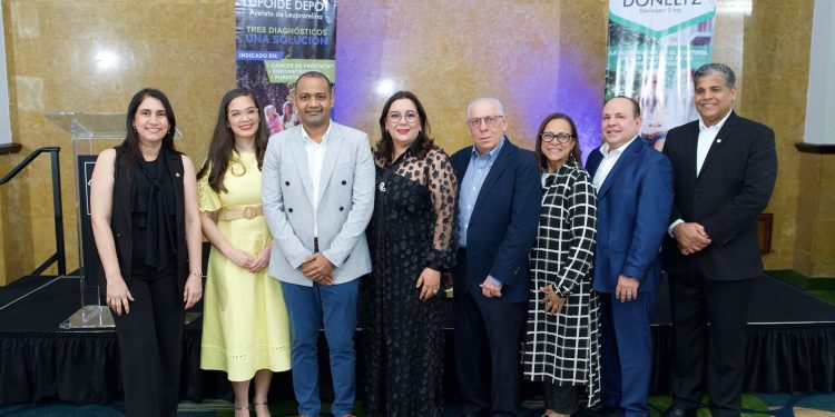 Doctora Yubelkis Almonte lidera evento sobre avances en el diagnóstico y tratamiento de la endometriosis en Santiago