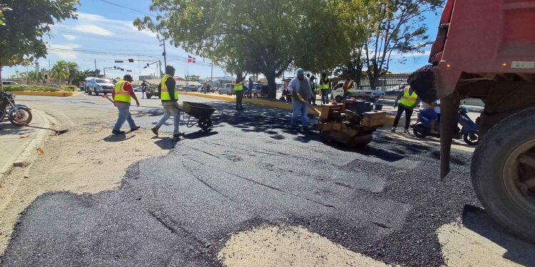 Coraasan implementa programa integral de bacheo en Santiago