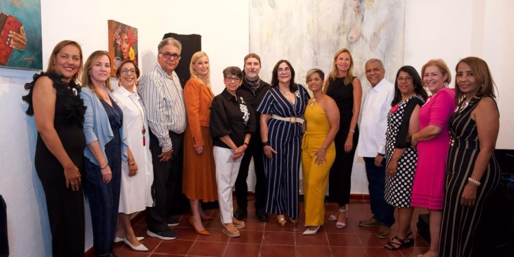 Inauguran la exposición «Arte Solidario» en apoyo a pacientes con cáncer