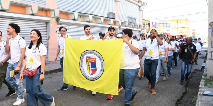 Cientos de jóvenes participan en la XVIII Peregrinación Nacional Universitaria