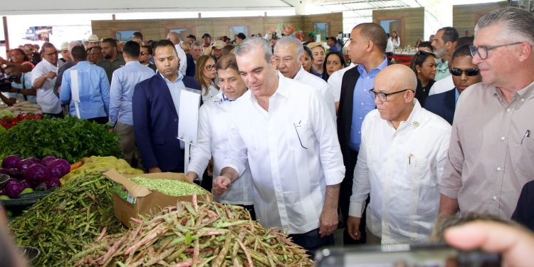 Presidente Abinader anuncia extensión del mercado de productores del INESPRE a grandes ciudades para garantizar precios justos