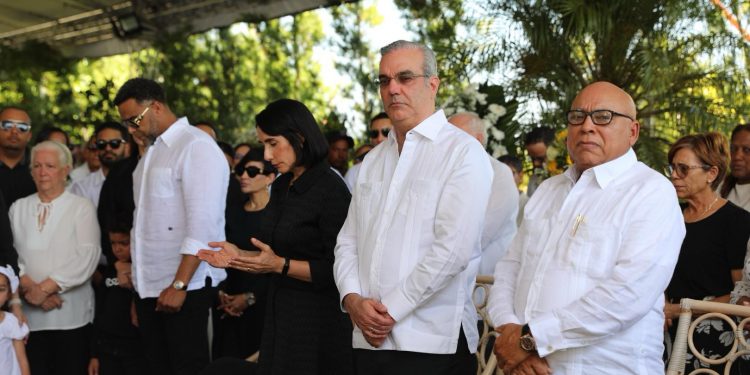 Presidente Abinader asiste a honras fúnebres de Nelsy Cruz y resalta su legado de servicio y honestidad