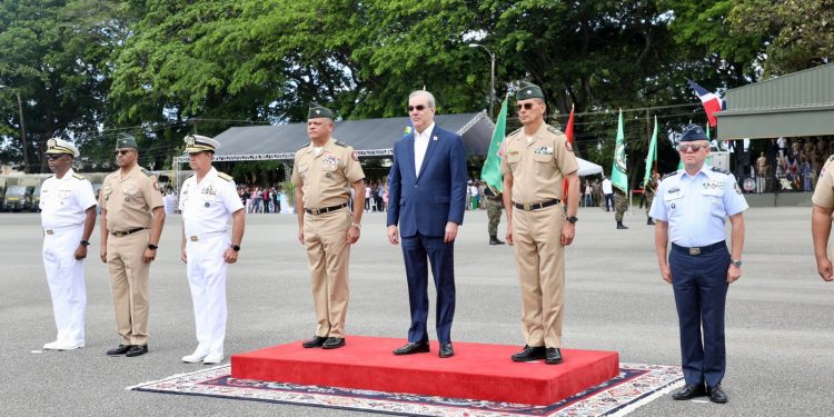 Presidente Abinader encabeza graduación de 820 nuevos soldados del Ejército