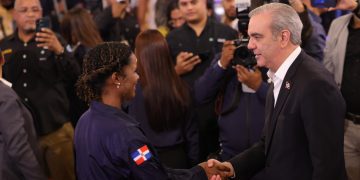 Presidente Abinader rinde homenaje a 565 rescatistas por su labor en tragedia del Jet Set y llama a la prudencia en Semana Santa