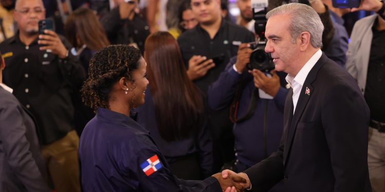Presidente Abinader rinde homenaje a 565 rescatistas por su labor en tragedia del Jet Set y llama a la prudencia en Semana Santa