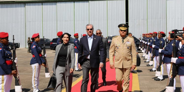 Presidente Abinader viaja al Vaticano para asistir al funeral del papa Francisco