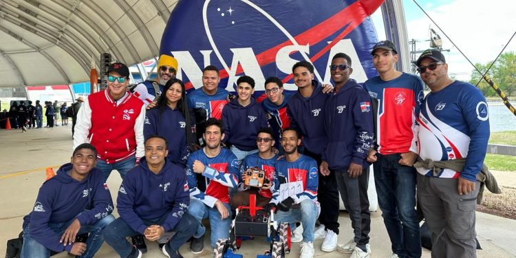 Equipos del INTEC ganan seis premios en competencia de la NASA y hacen historia en Alabama