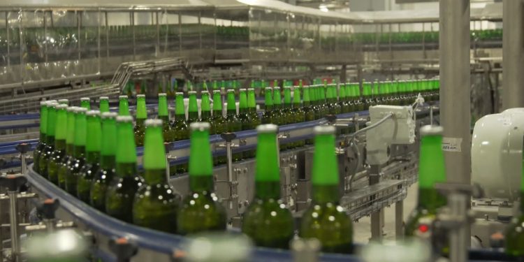 Cervecería lanza “El coro vuelve” en Premios Soberano para promover retornabilidad de botellas