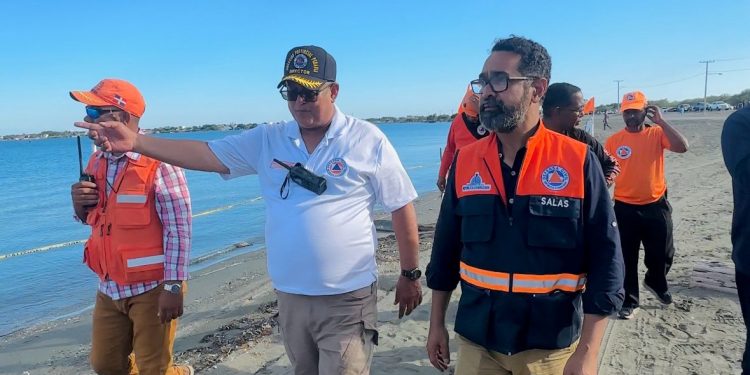 Director de la Defensa Civil supervisa balnearios en Pedernales, Barahona y Peravia por aire, mar y tierra durante operativo Semana Santa 2025