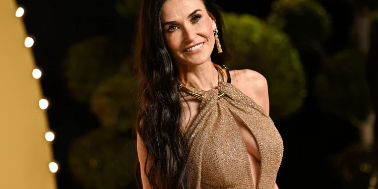 Demi Moore, elegida la mujer más bella del mundo por People a sus 62 años