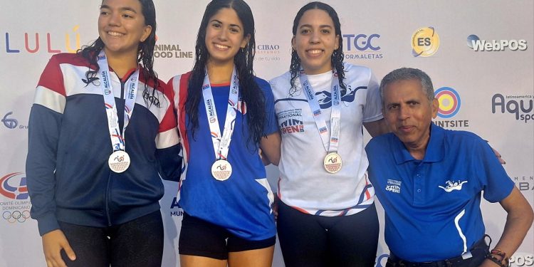 Fernández y Arias brillan en estilo Mariposa en el X RD Swim Open 2025