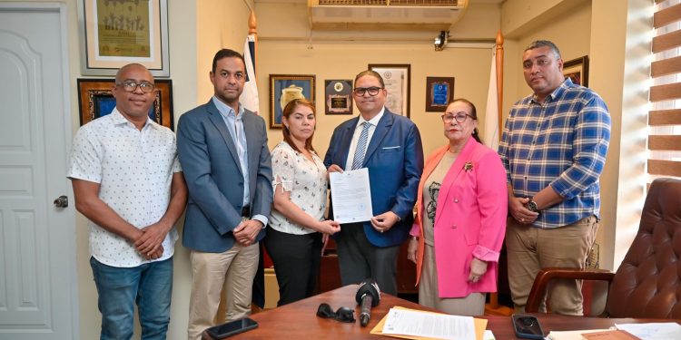 Gobierno entrega más de RD$32 millones a alcaldías de Santiago, Monseñor Nouel y La Vega