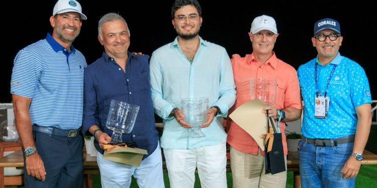 Golfistas profesionales y amateurs compiten en torneo Pro-Am durante la 8va. edición del Corales Puntacana Championship