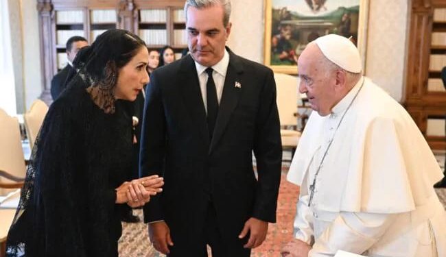 Presidente Abinader viaja este viernes al Vaticano junto a la Primera Dama , Raquel Arbaje al funeral de su Santidad el Papa Francisco