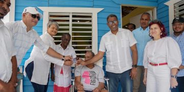 Propeep entrega vivienda remozada a envejeciente de 72 años que perdió su hogar en un incendio en Los Llanos