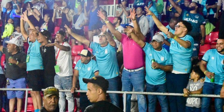 Salcedo recupera la alegría gracias al fútbol