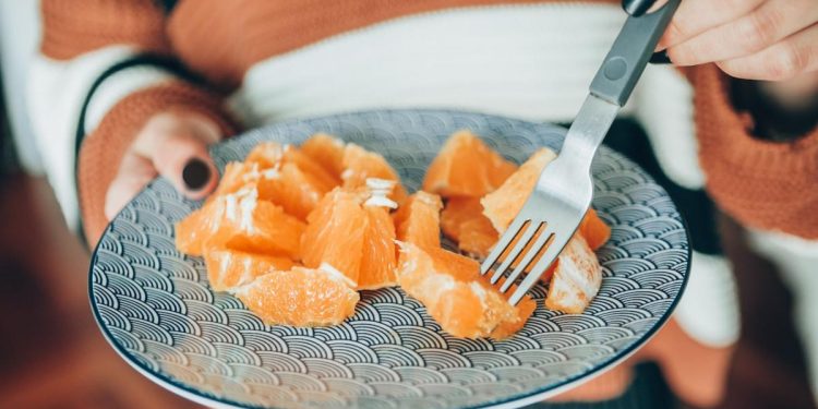 ¿Qué le pasa a tu cuerpo si comes naranjas todos los días? Esto dicen las expertas