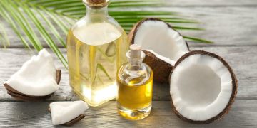 Aceite de coco: beneficios, usos y precauciones de este versátil ingrediente natural