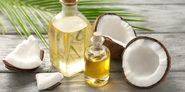 Aceite de coco: beneficios, usos y precauciones de este versátil ingrediente natural
