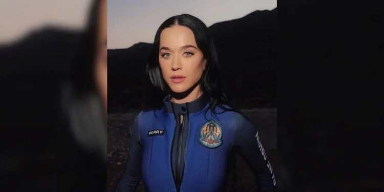 Katy Perry hace historia al viajar al espacio en la primera misión espacial con tripulación exclusivamente femenina desde 1963​