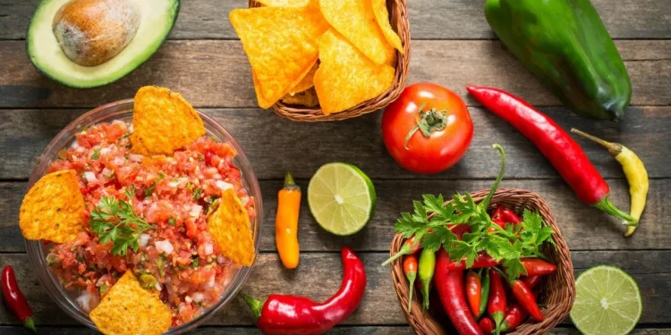 ¿Comida demasiado picante? Estos son los riesgos que debes conocer, según expertos