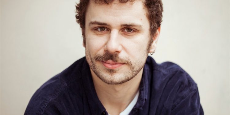 Cannes excluye al actor Théo Navarro-Mussy de la alfombra roja por acusaciones de violación