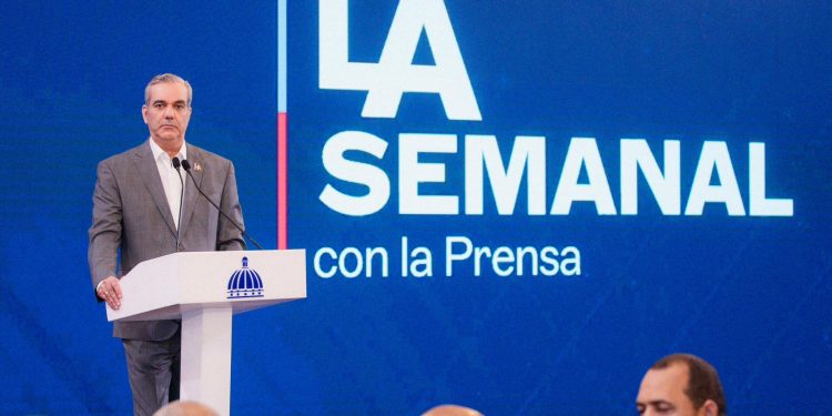 Gobierno lanza ambicioso plan en apoyo a las madres dominicanas y reconoce a Alicia Ortega con Premio a la Libertad de Prensa