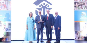 Presidente Abinader recibe distinción de Hábitat RD por impulsar viviendas dignas