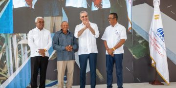 Presidente Abinader reconoce a colonos azucareros y entrega nueva carretera en San Pedro de Macorís