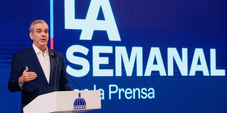 Abinader resalta récord de empleos y alza salarial en sectores clave durante primer trimestre de 2025