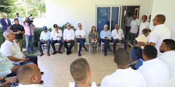 Presidente Abinader se reúne con comunitarios y autoridades de Espaillat y Puerto Plata