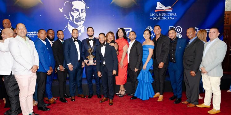 Alcalde Alexander “El Hijo del Pueblo” gana premio nacional por desarrollo cultural y deportivo