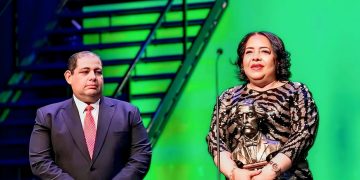 Alcaldesa Carmen López es reconocida por gestión ambiental ejemplar en La Canela