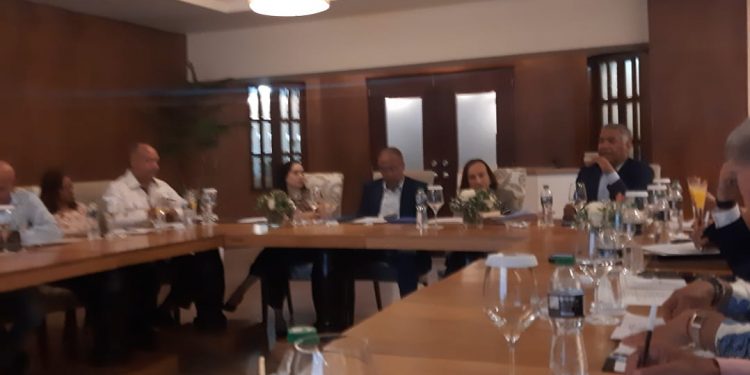 Ashoresa fortalece vínculos institucionales en reunión con entidades sociales, agrícolas y turísticas