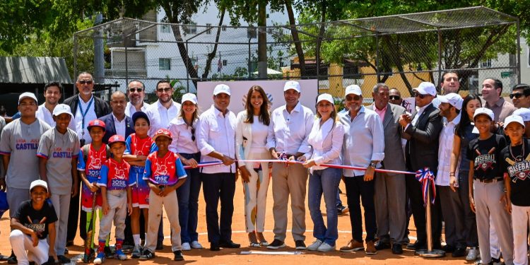 Banreservas impulsa el deporte con el programa “Juega RD” y entrega renovado play en el Mirador Sur