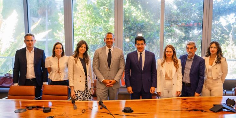 David Collado y Alex Rodríguez anuncian inversión histórica de mil millones de dólares en Playa Grande