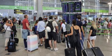 JetBlue y United Airlines anuncian alianza para programas viajeros frecuentes; dominicanos usan ambas líneas