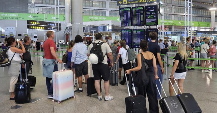JetBlue y United Airlines anuncian alianza para programas viajeros frecuentes; dominicanos usan ambas líneas