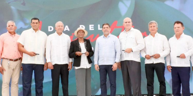 Limber Cruz celebra el Día del Agricultor y reitera el respaldo del Gobierno al campo dominicano