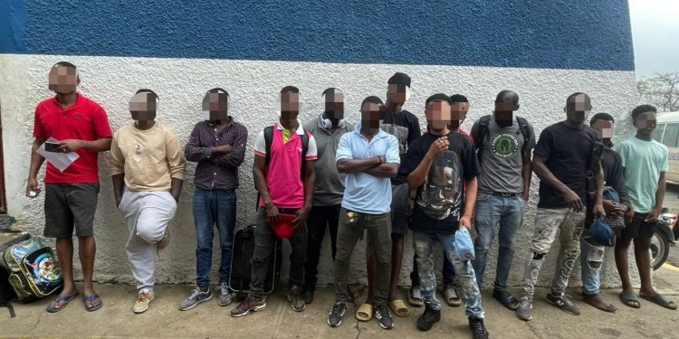 Migración detiene a 235 haitianos indocumentados en operativos simultáneos en Santiago