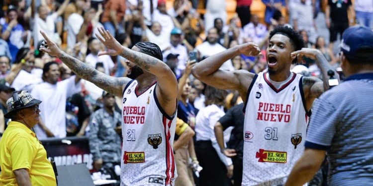 Pueblo Nuevo vence y fuerza un séptimo partido en la final del Baloncesto Superior de Santiago