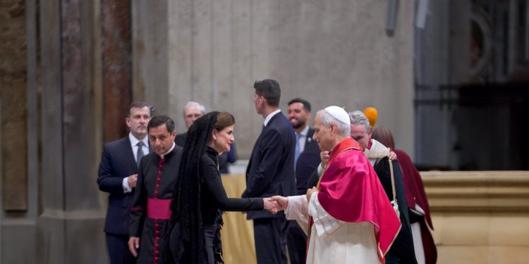 Raquel Peña asiste a misa inaugural del papa León XIV en representación de República Dominicana