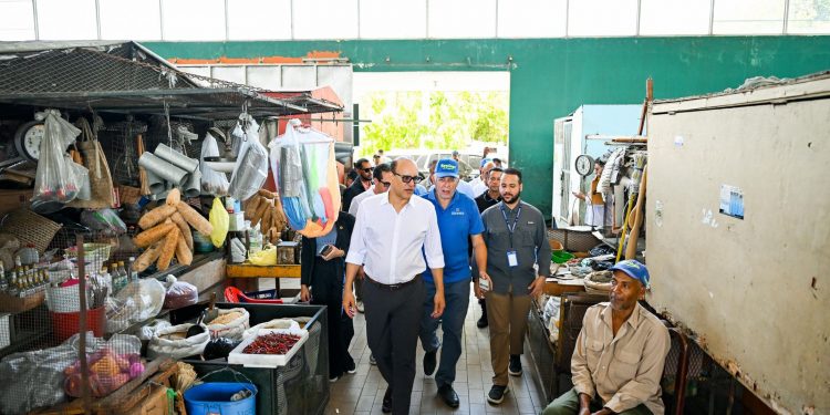 Ulises Rodríguez supervisa renovación del Mercado de Pueblo Nuevo: impulso al comercio local y la economía