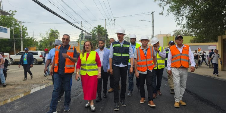 Inician asfaltado de la avenida Emilio Prud’Homme en Bella Vista tras trabajos de Coraasan y MOPC