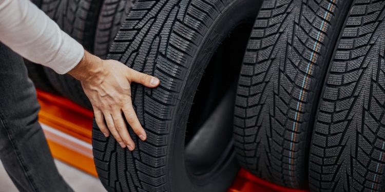 ¿Ola de calor? Así puedes proteger el motor y las llantas de tu auto para evitar daños mayores